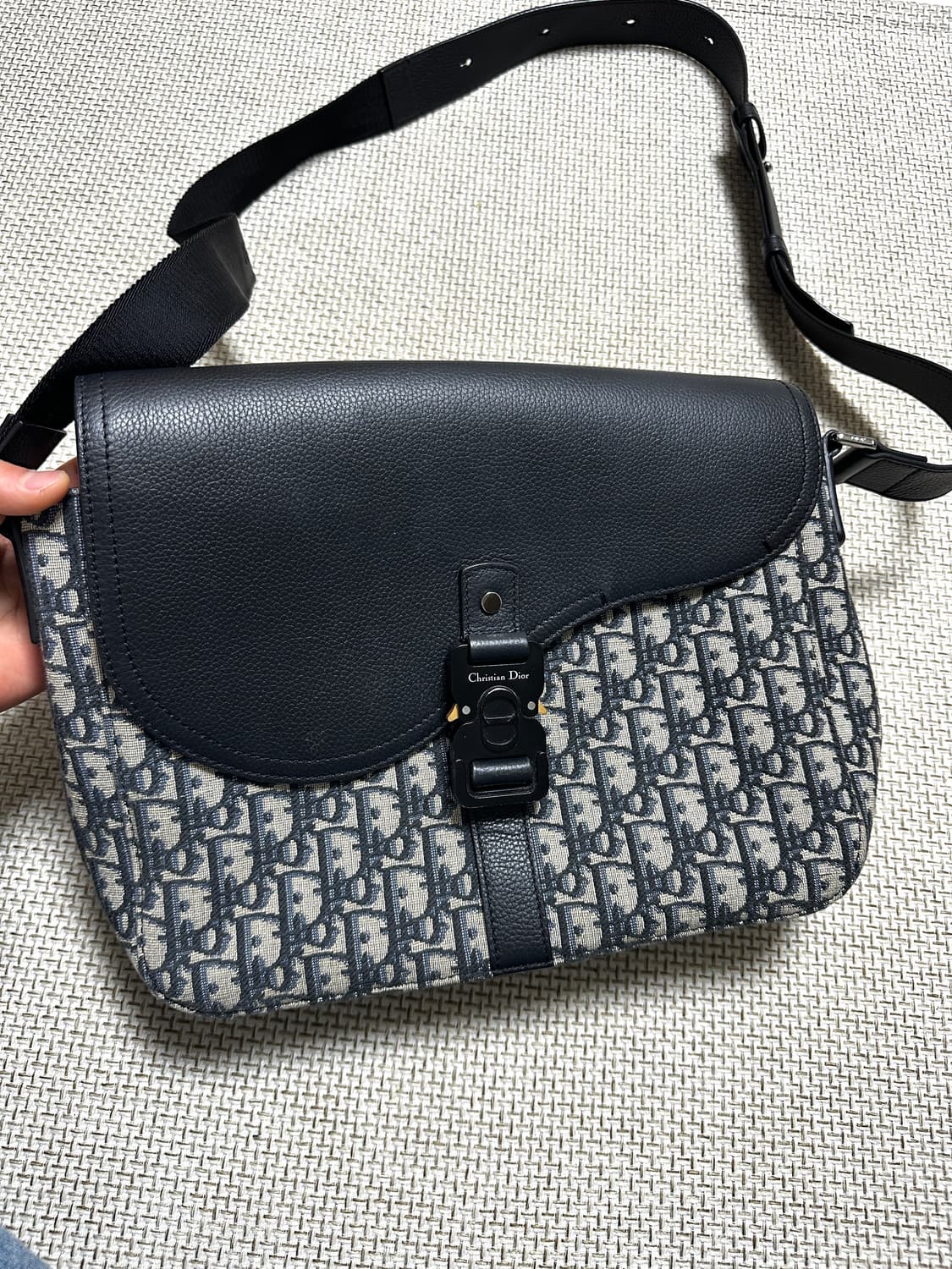 [OS/당일배송] 24ss 디올 오블리크 새들 플랩 스트랩백 상품이미지1