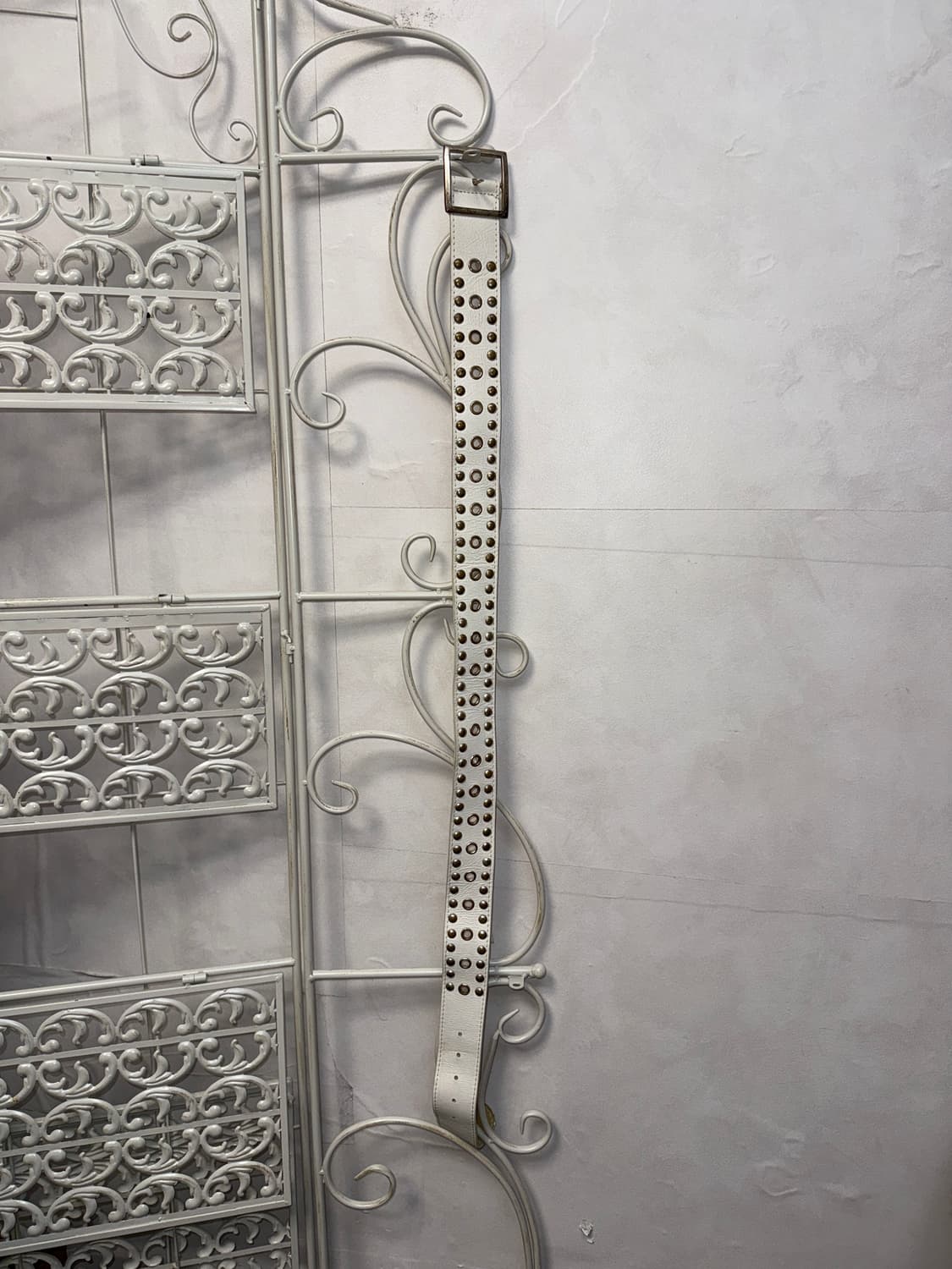 White bold western punching stud belt 상품이미지3