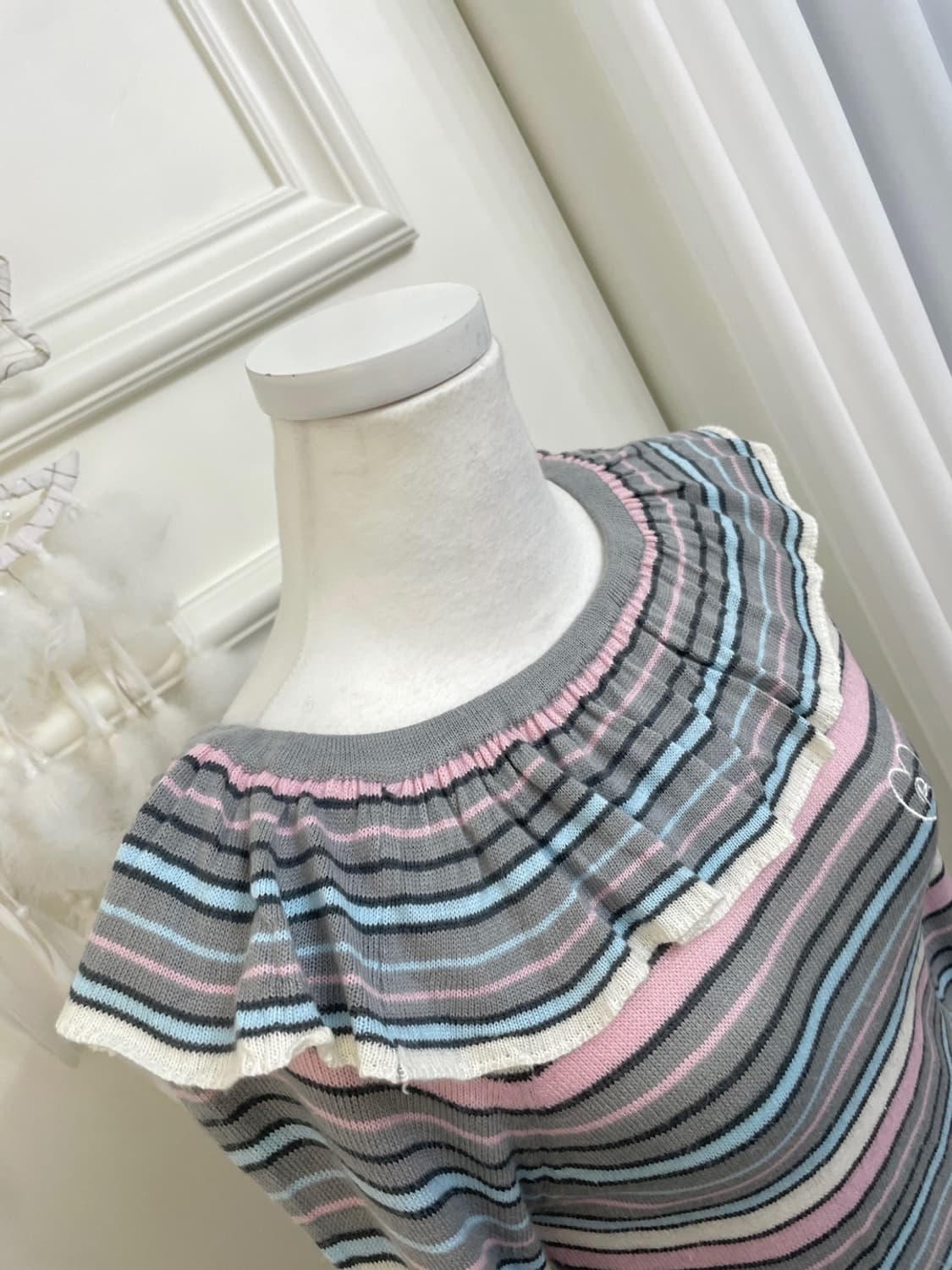 gray rainbow stripe ruffle knit top 상품이미지7