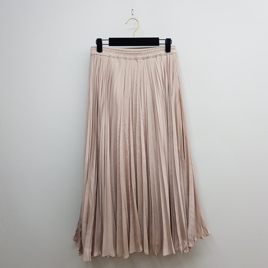한섬 타임 2021 새틴 플리츠플리즈 스커트 67-98사이즈 상품이미지4