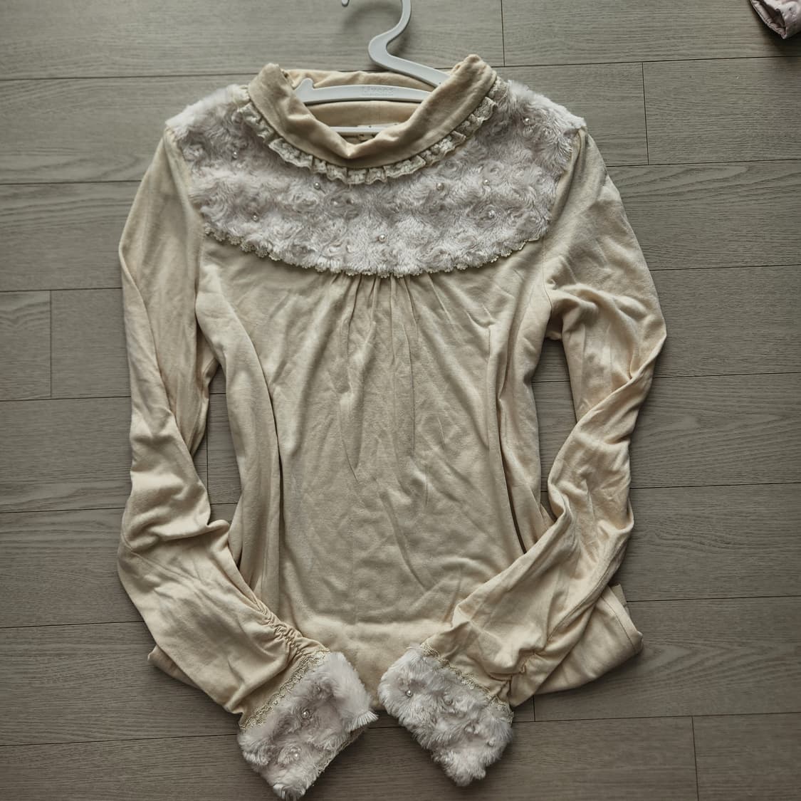 엑시즈팜 히메갸루 아이보리 퍼 장식 블라우스 갸루 상품이미지1