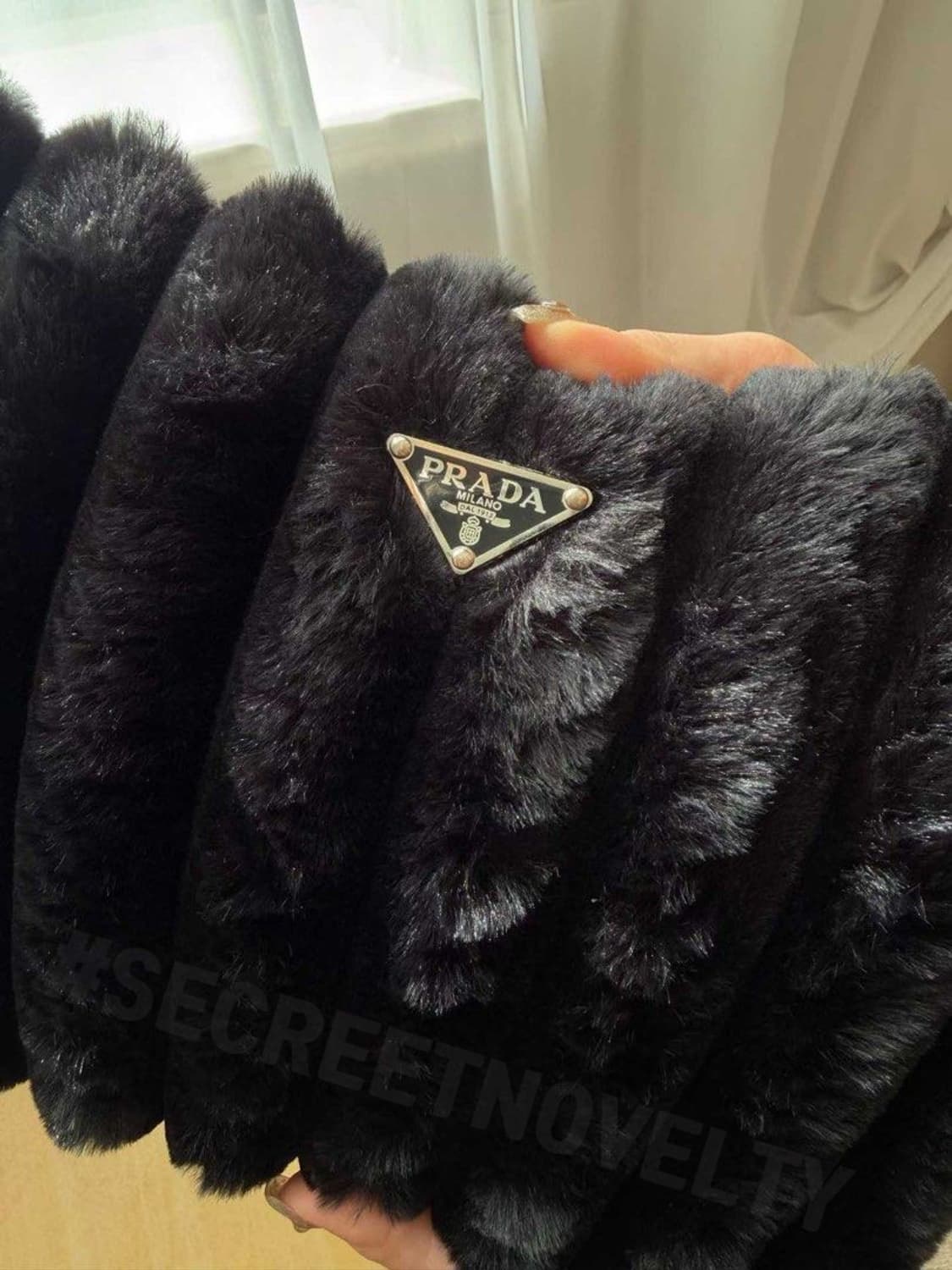  프라다뷰티 퍼 숄더백 블랙VIP 기프트백 무배 상품이미지4