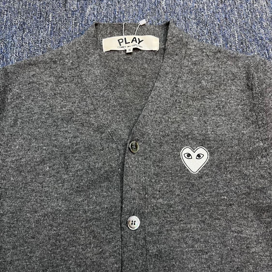 꼼데가르송 그레이 하트 와펜 가디건 상품이미지2