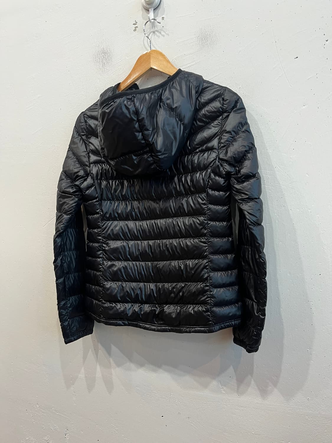 유니클로 덕다운 고프코어 경량패딩 블랙 우먼즈  상품이미지3