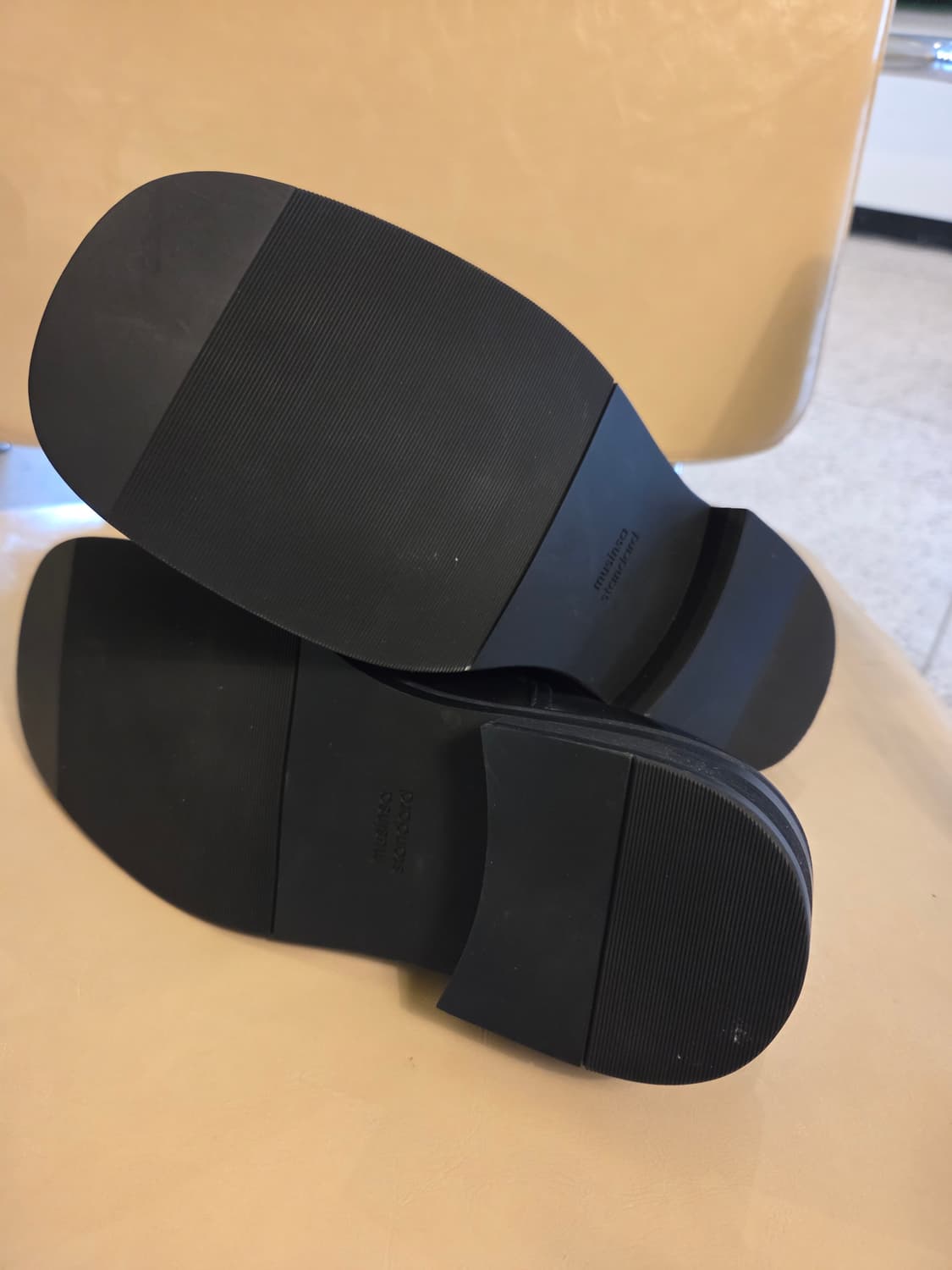 무신사 여성 와이드 스퀘어 더비슈즈  상품이미지4