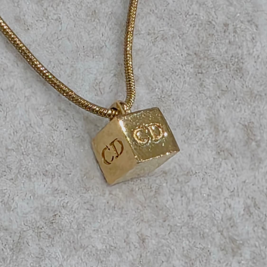 디올 금장 cd로고 큐브 목걸이(남녀공용) 상품이미지6