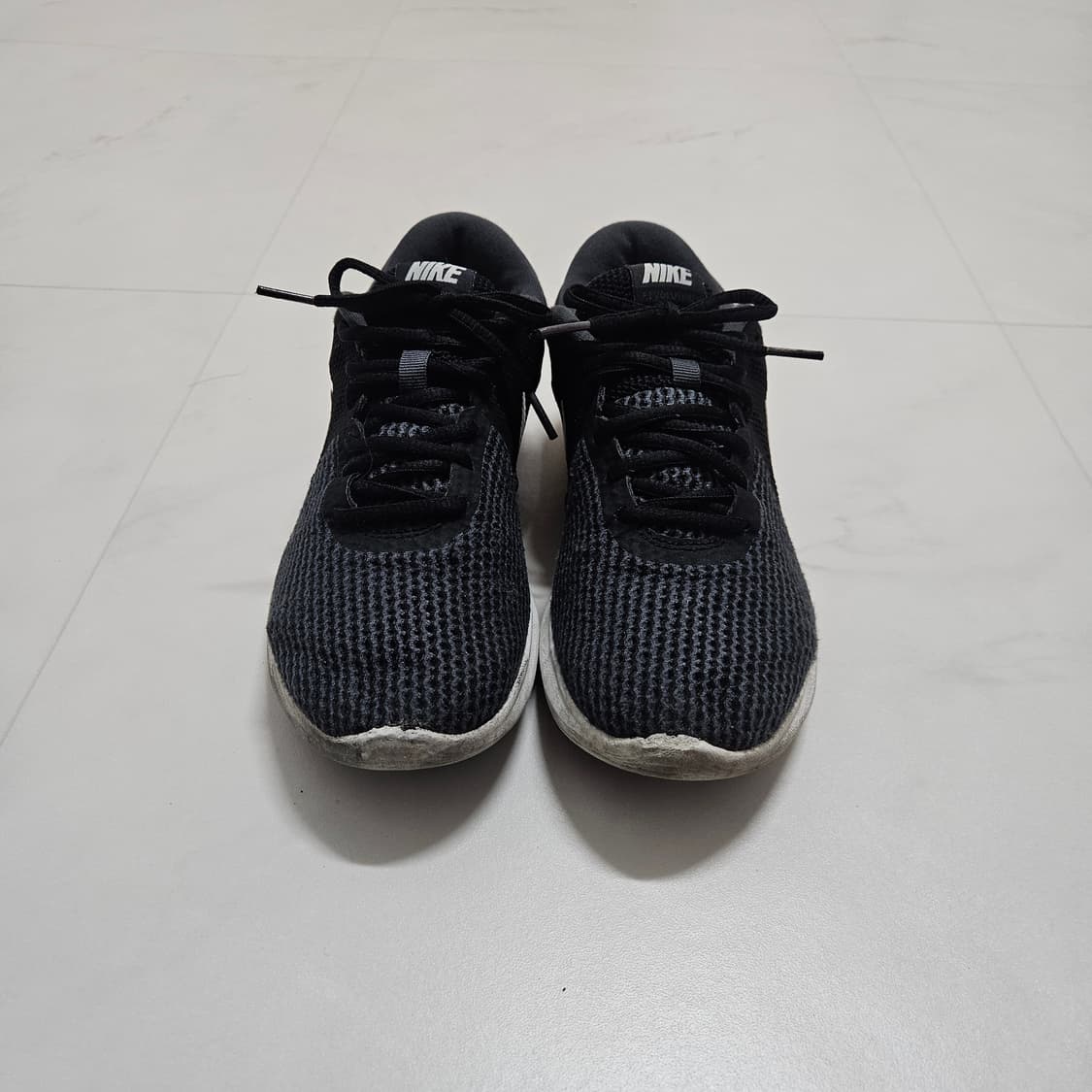 나이키 레볼루션4 검흰 운동화 260 상품이미지2