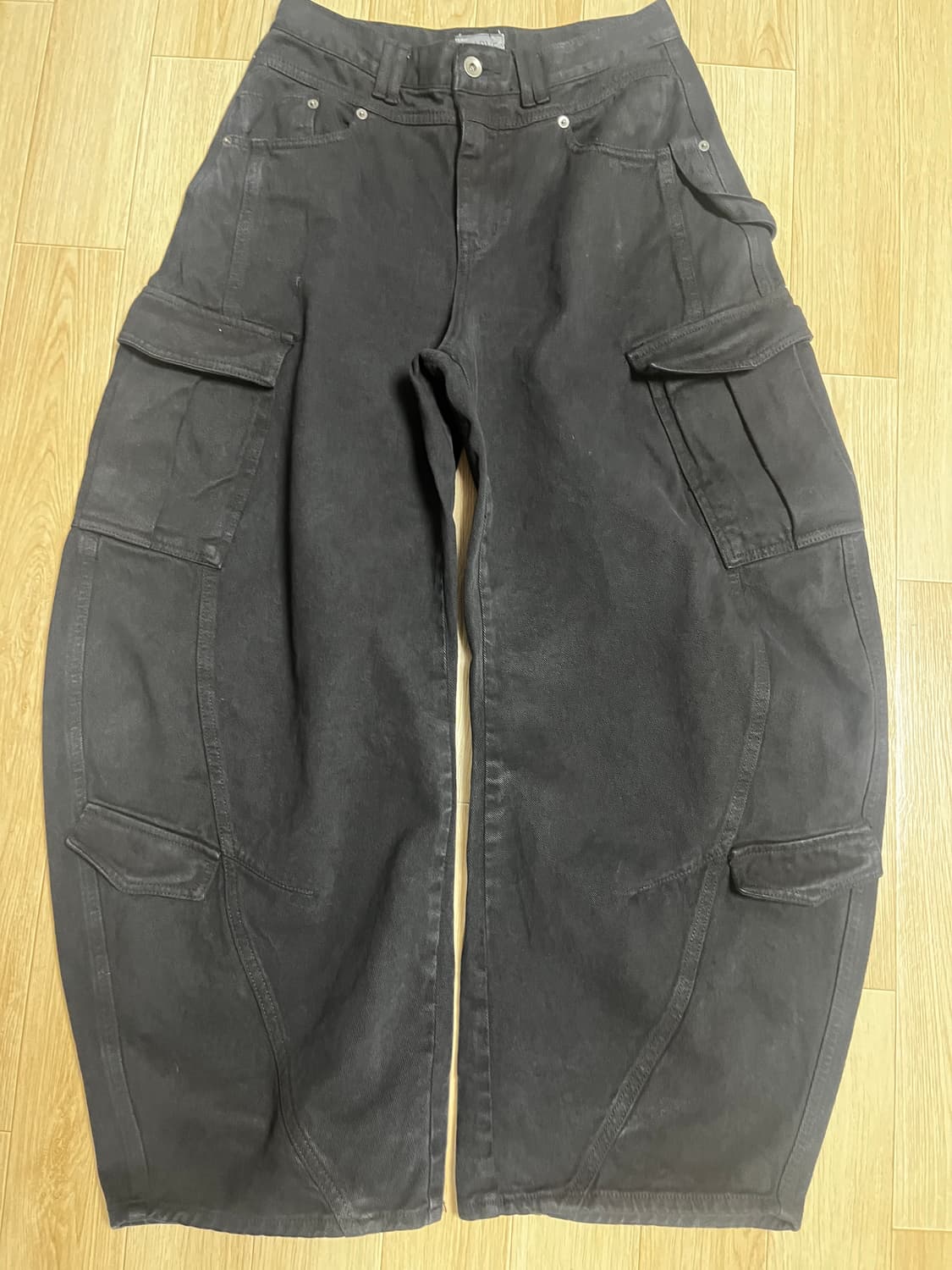 르아브 스플릿 아크 커브드 팬츠 블랙 상품이미지2