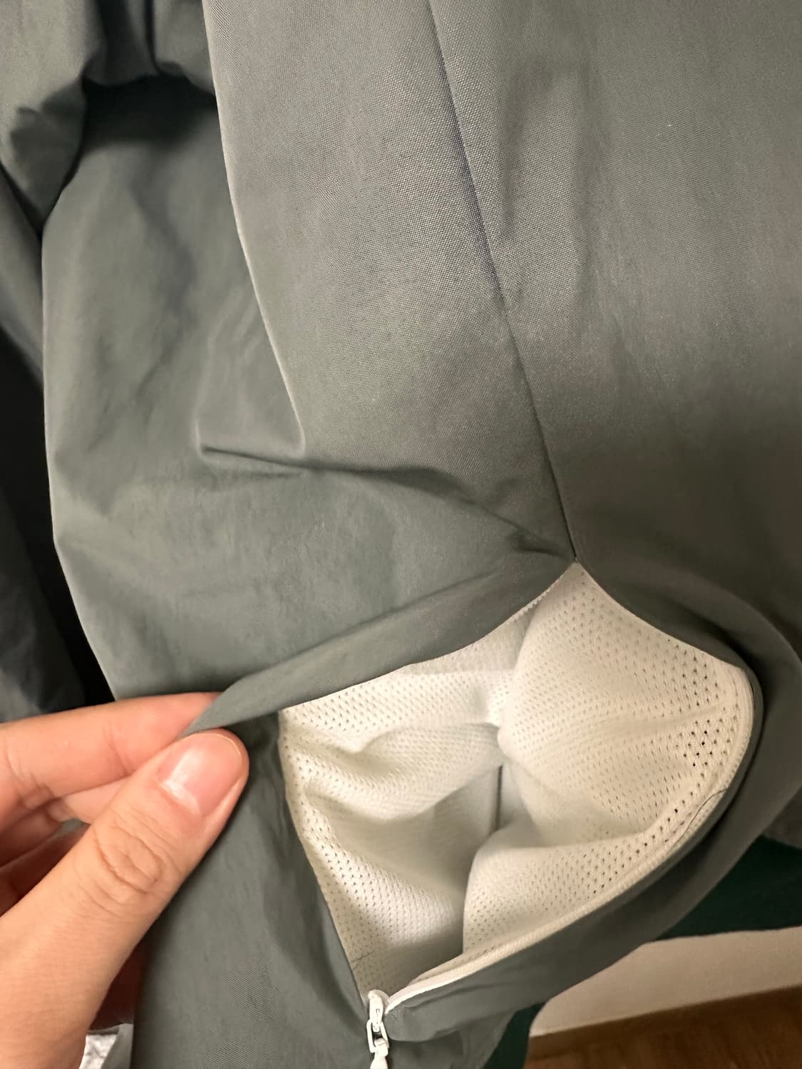 블라인드파일즈(VLNDFLES) 나일론 맨투맨 100(L) 카키 상품이미지3