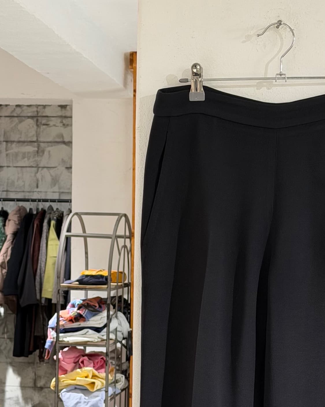 미우미우 블랙 와이드 커프스 팬츠 상품이미지3