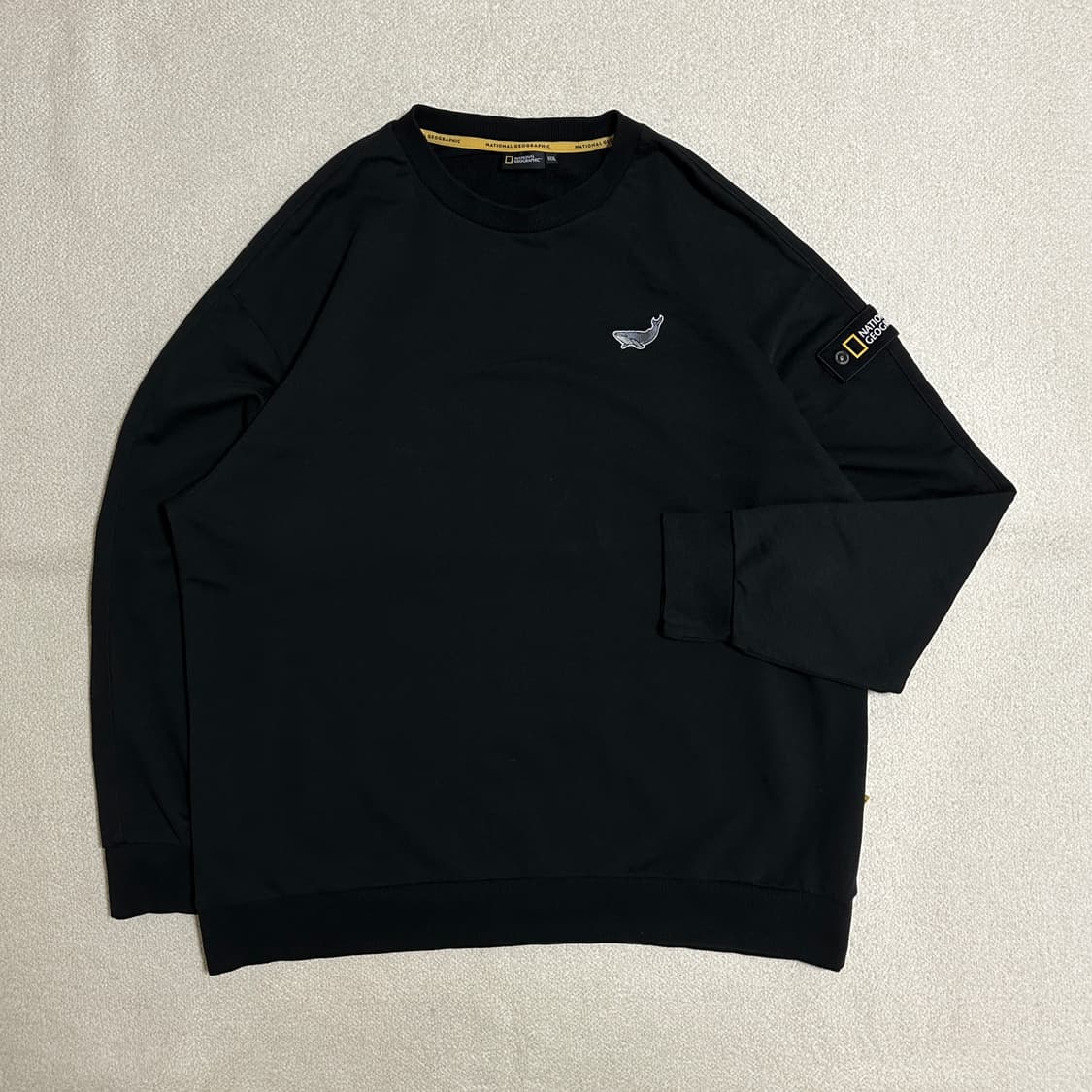 내셔널지오그래픽 웨일 와펜 세미루즈핏 맨투맨 상품이미지1