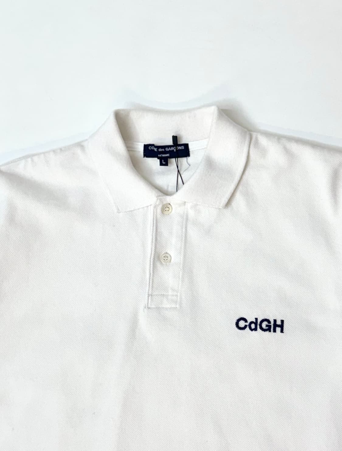 Comme des Garcons 꼼데가르송 화이트컬러 자수 로고 반팔티 상품이미지3