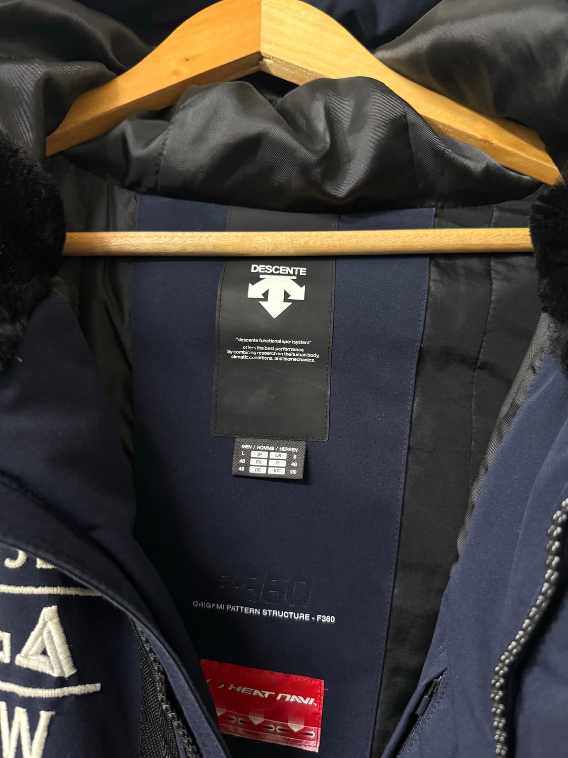 100사이즈 남성 데상트 아우디 스위스 스키팀 패딩 상품이미지6