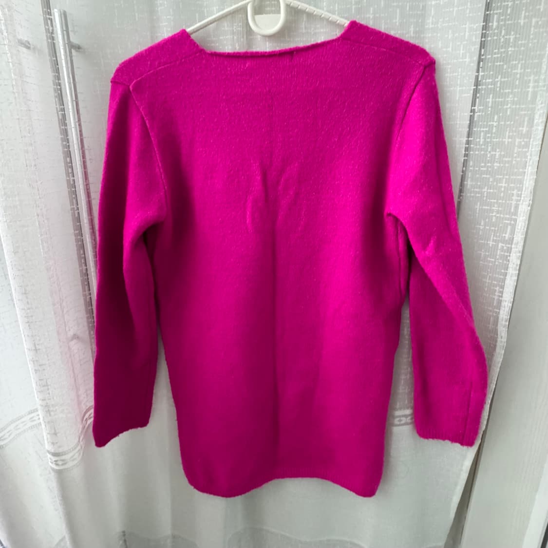 쨍한 색이 예쁜 핫핑크 브이넥 니트긴팔 상품이미지5