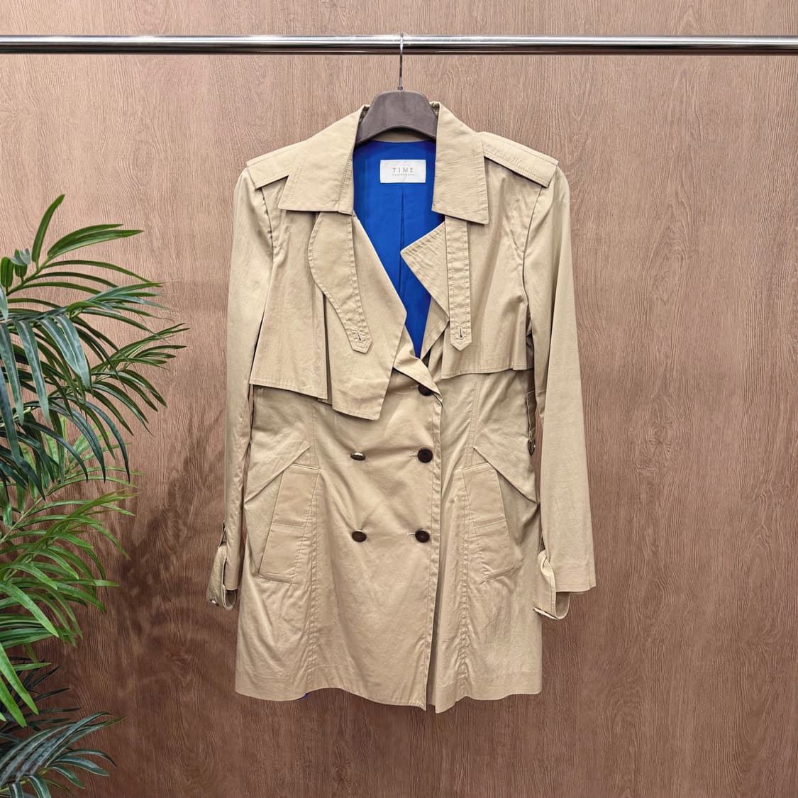 타임 트렌치 코트 더블 브레스티드 소매 스트랩 디테일 레귤러핏 베이지 상품이미지1