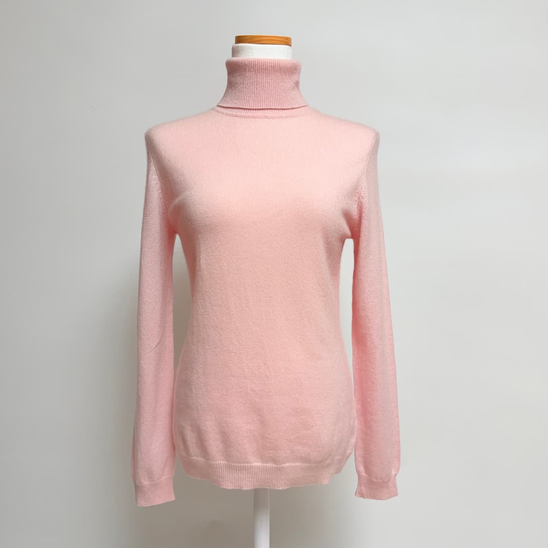 [캐시미어 100%] 유니클로 연핑크 터틀넥 목폴라 니트 M 상품이미지1