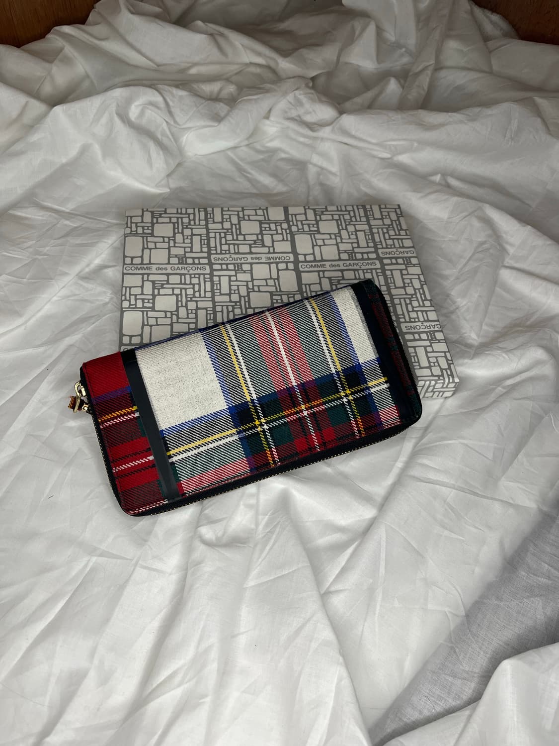 꼼데가르송 타탄 체크 패치워크 지퍼 장지갑 상품이미지1
