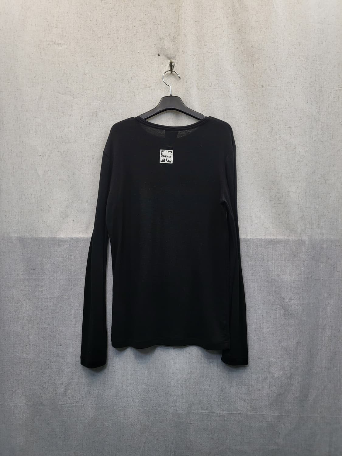 EDENIK 블랙 긴팔 티셔츠 상품이미지2