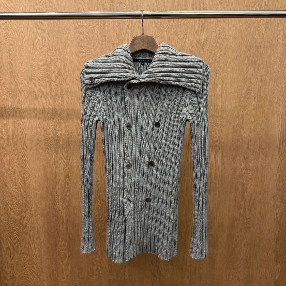 띠어리 골지 니트 가디건 숄 카라 더블 버튼 디테일 슬림핏 그레이 상품이미지2