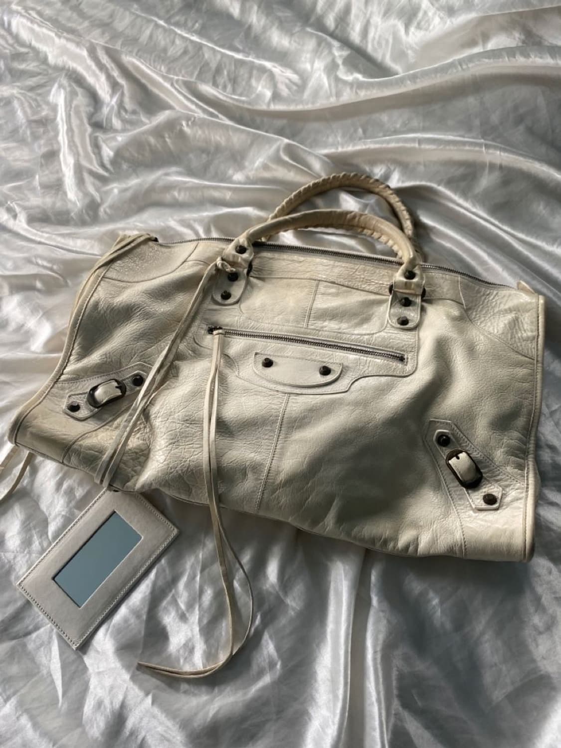 발렌시아가 모터백 아이보리 구해요!  상품이미지1