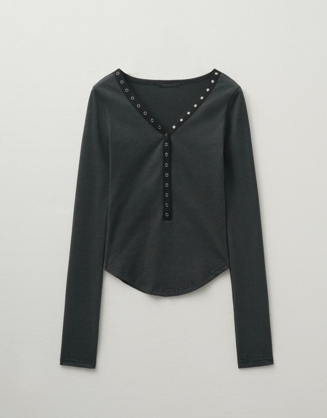 헬레파리스 스냅 네크라인 롱슬리브 틴 블랙 상품이미지1