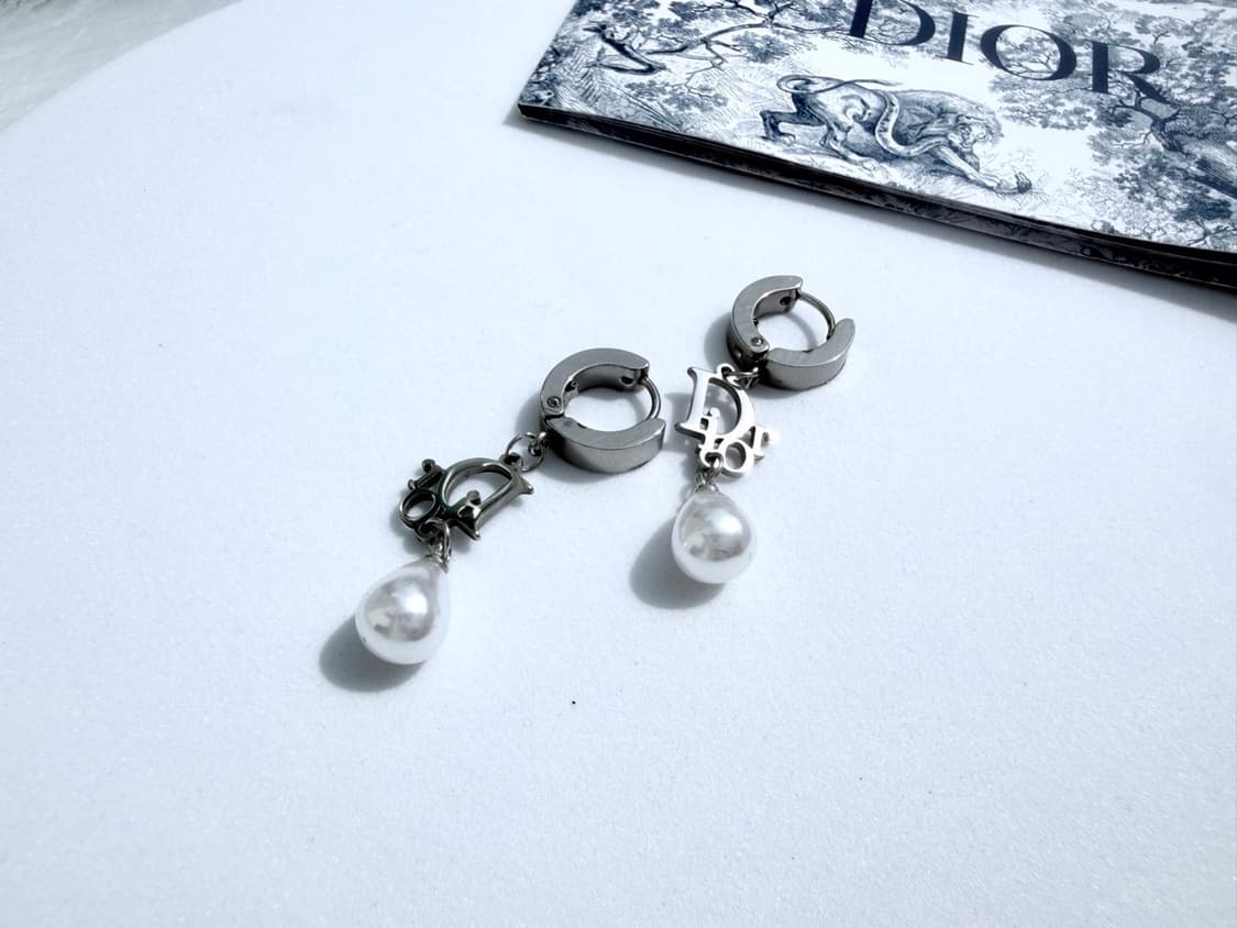 디올 실버 진주 드롭 이어링 상품이미지4