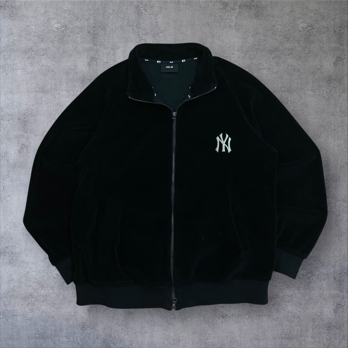 MLB 뉴욕양키스 스몰 로고 블랙 벨벳 트랙탑 져지 상품이미지1