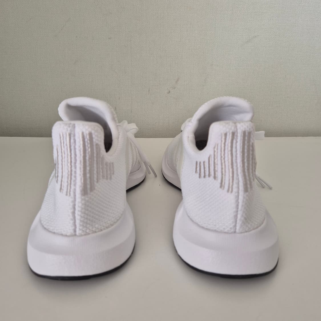 아디다스 스위프트 런 흰색 운동화220 상품이미지3