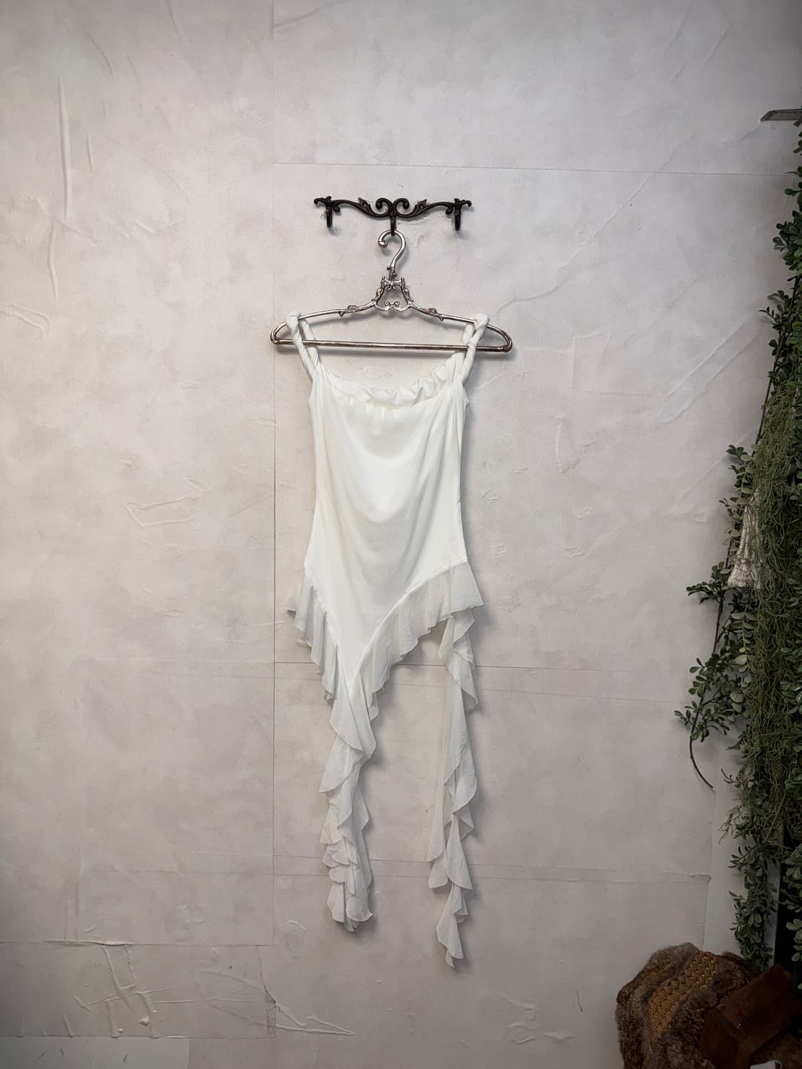 White unbalanced frill sheer 오프숄더 슬리브리스 상품이미지4