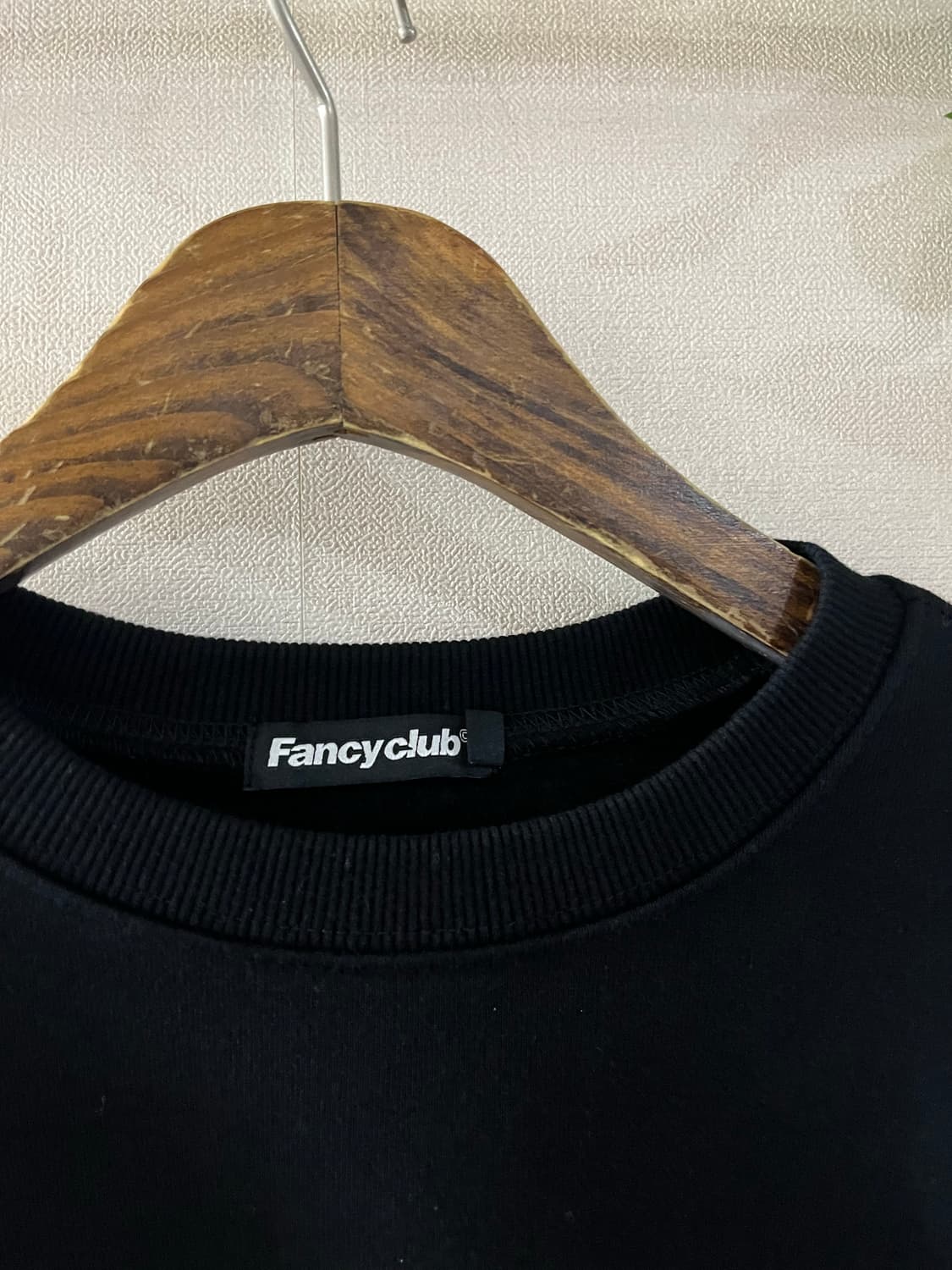 팬시클럽 블랙기모맨투맨 상품이미지3