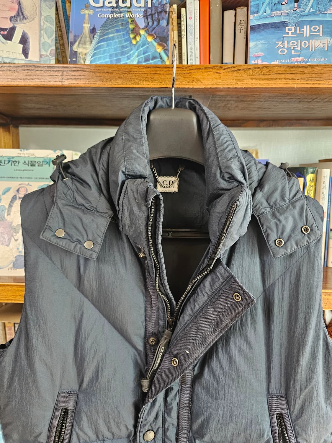 씨피컴퍼니 정품 조끼패딩 팔아요 사이즈 105 cp컴퍼니 상품이미지6