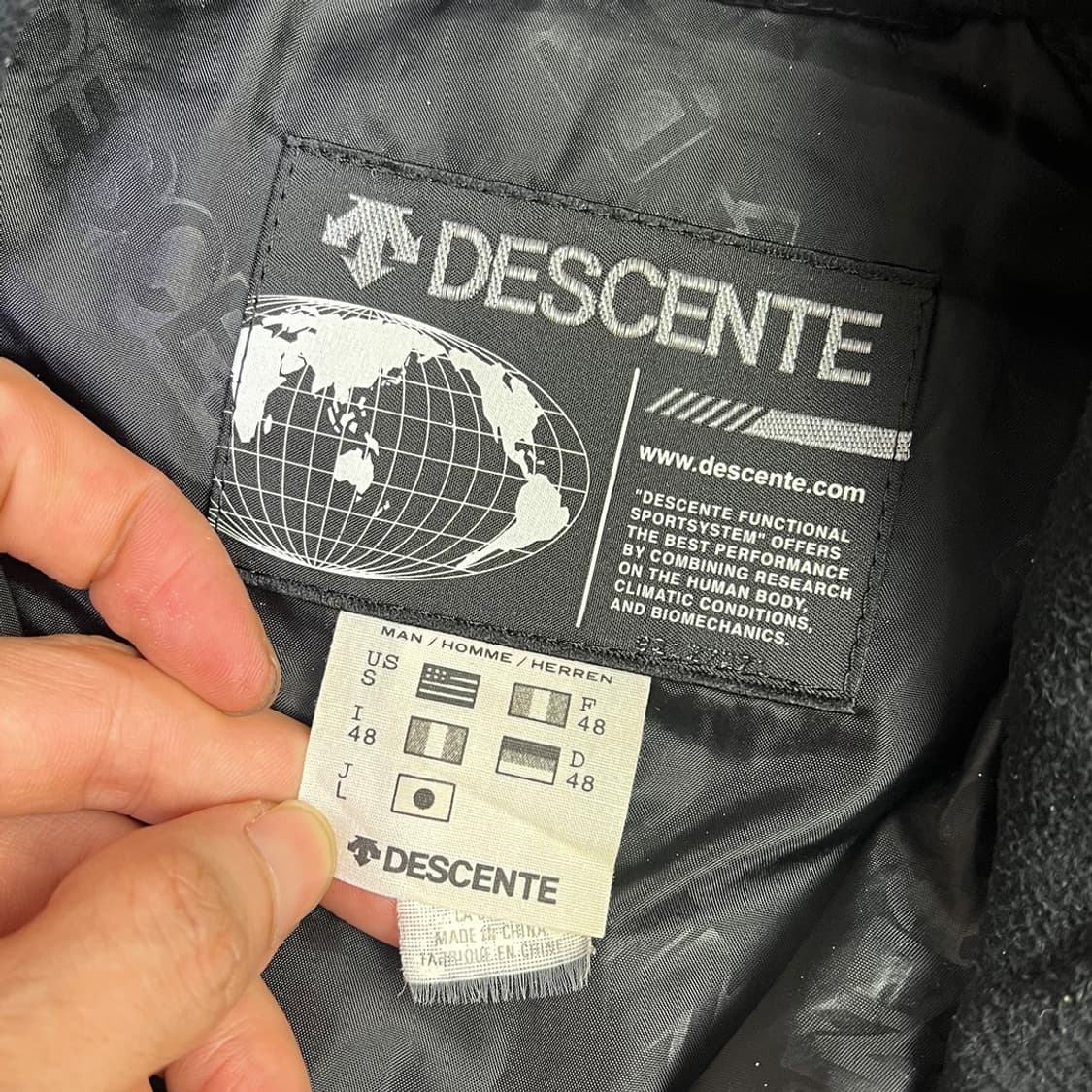 데상트 재팬판 트랙 워머 집업 자켓 L급 상품이미지3