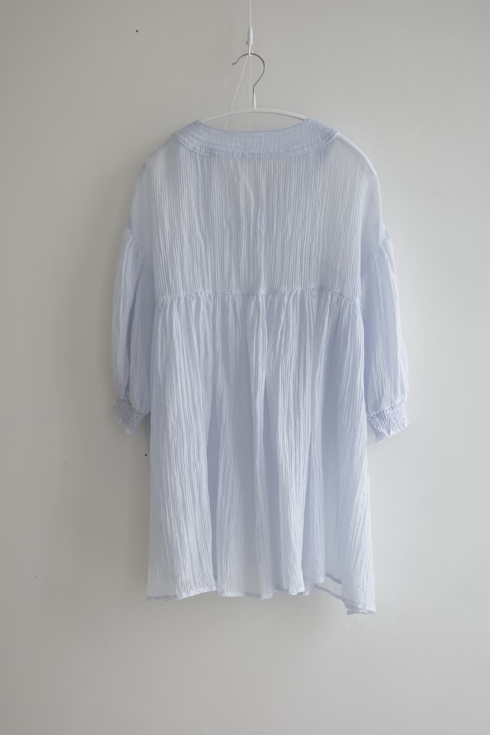  RIRIEL 하늘색 브이넥 블라우스 상품이미지5