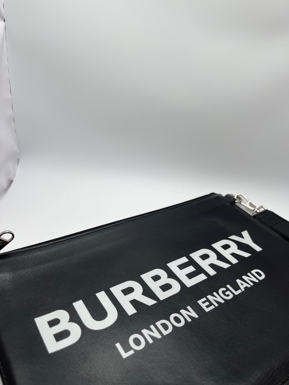 버버리 로고 클러치백 상품이미지5