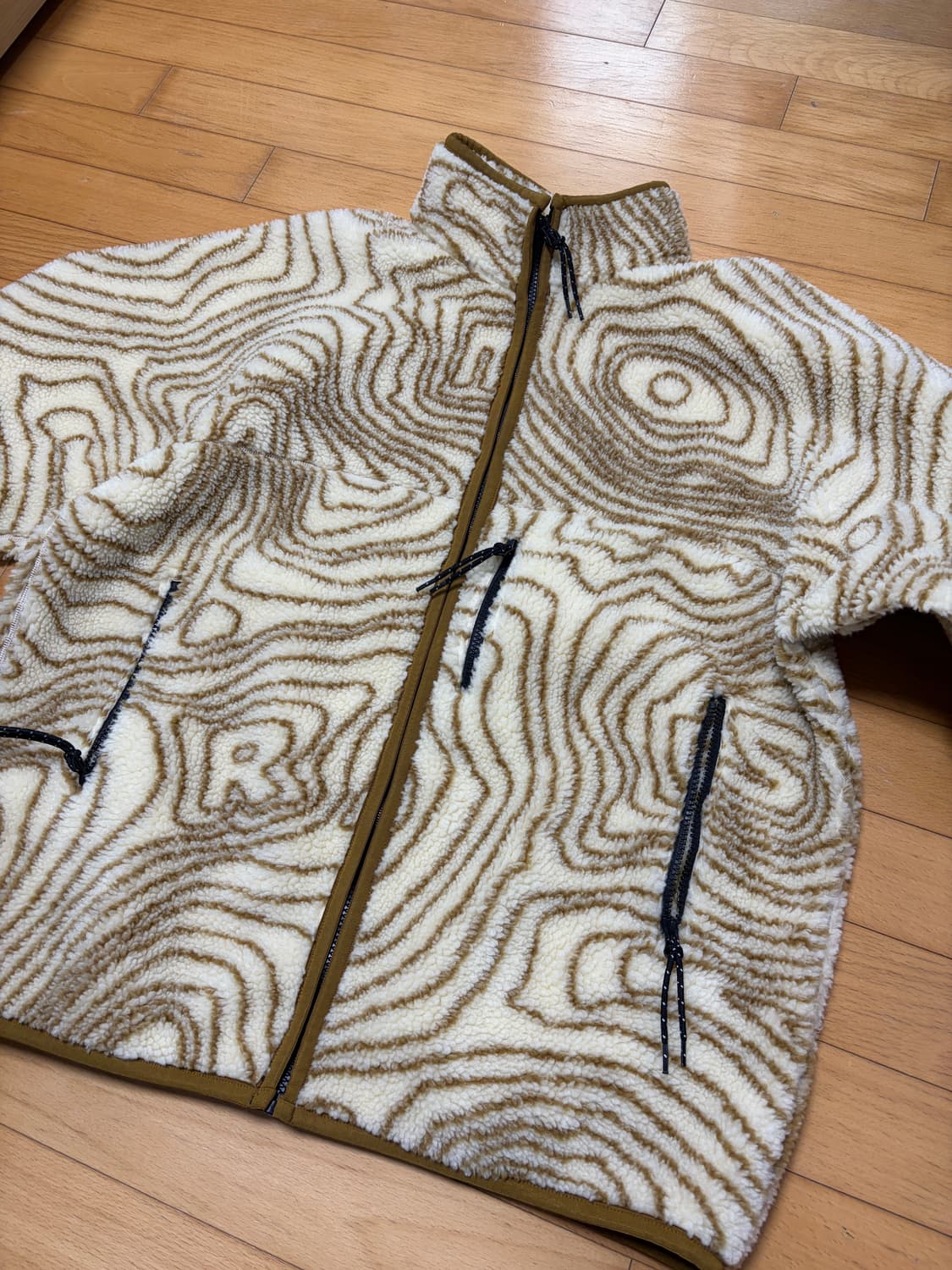 로어즈 베이지 플리스 상품이미지1