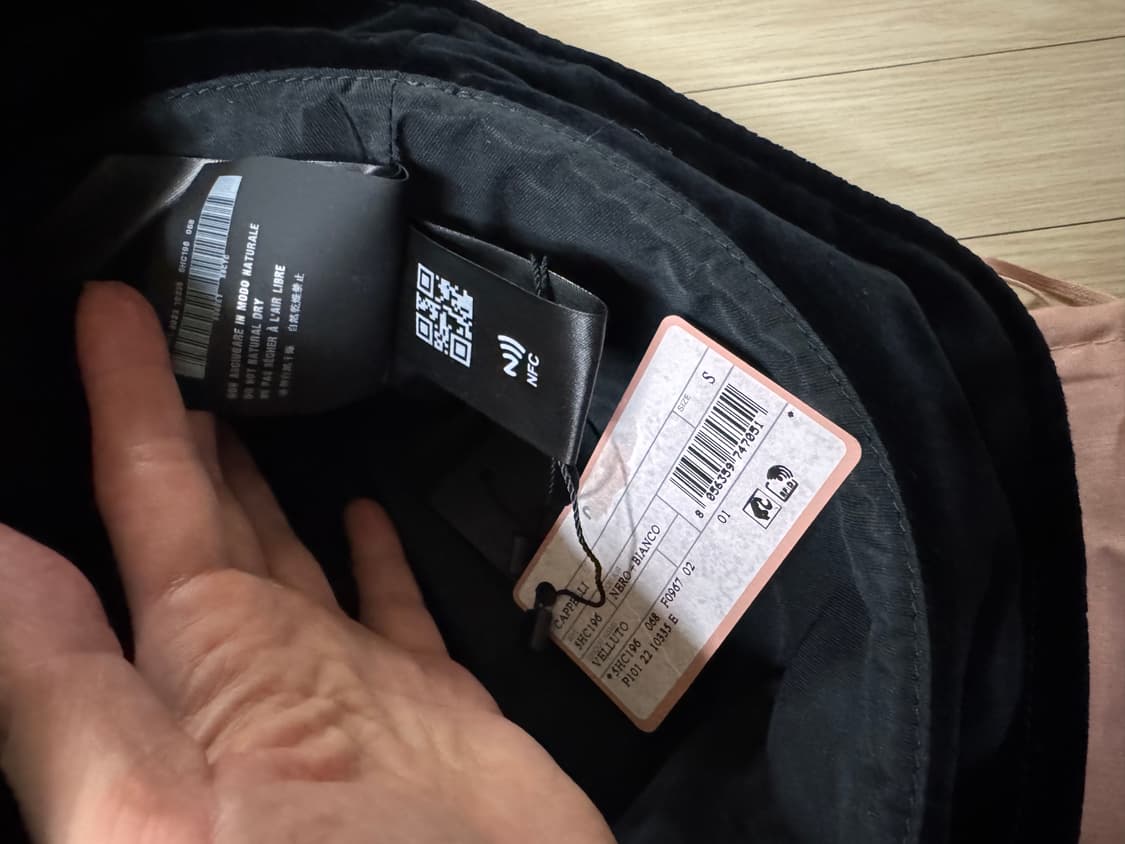 S 텍달린 새상품 정품 미우미우 miu miu 로고 벨벳 버킷햇 모자 캡 상품이미지9