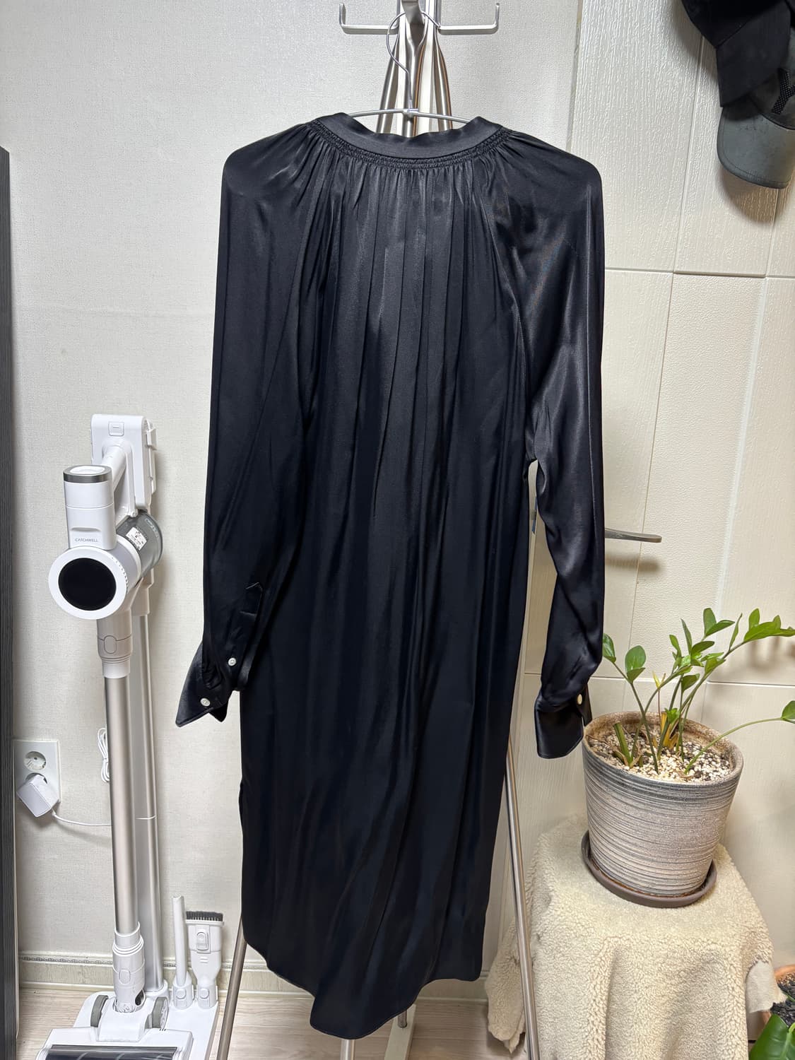 Arket 셔링 미디 원피스.  상품이미지4