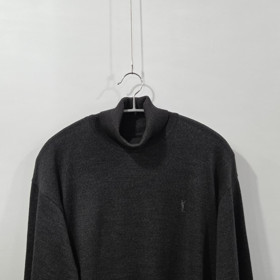 입생로랑 터틀넥 니트 다크그레이 105 상품이미지2