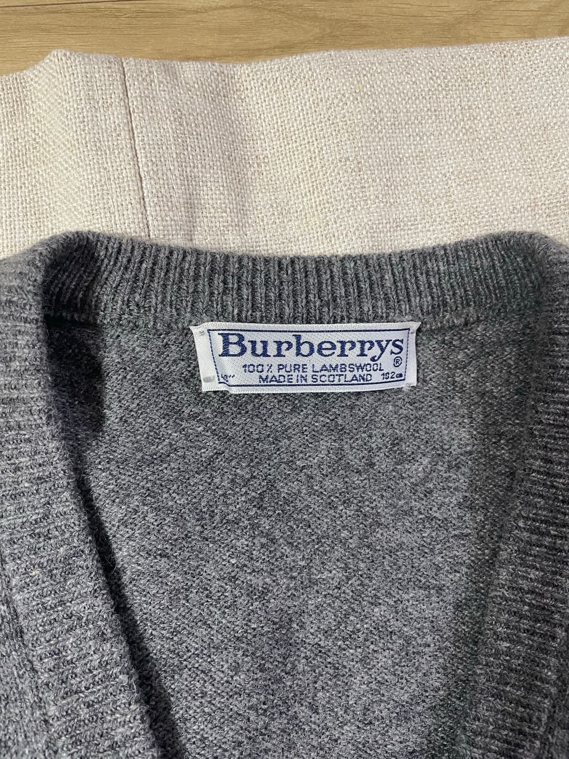 버버리 월계 브이넥니트 상품이미지3