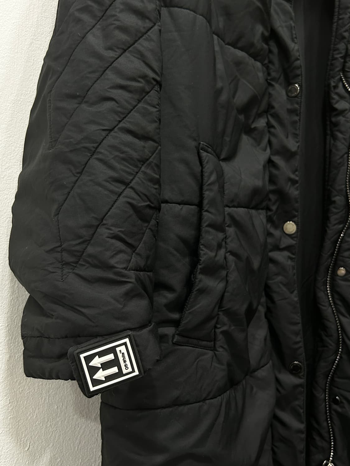 오프화이트 블랙 롱패딩 40사이즈 (66) 상품이미지5