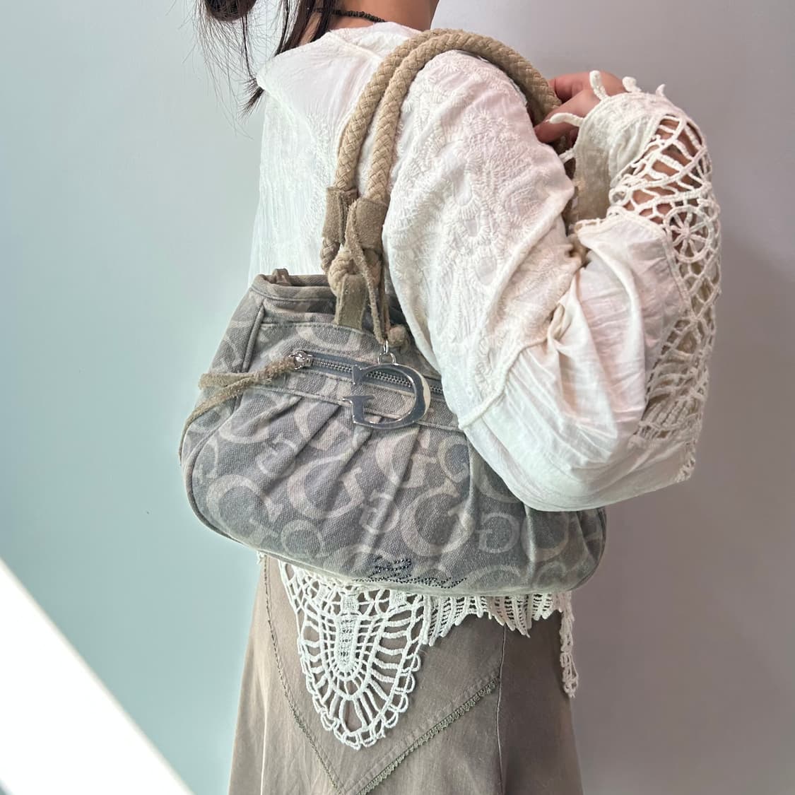 Guess 베이지 패턴 숄더백 상품이미지8