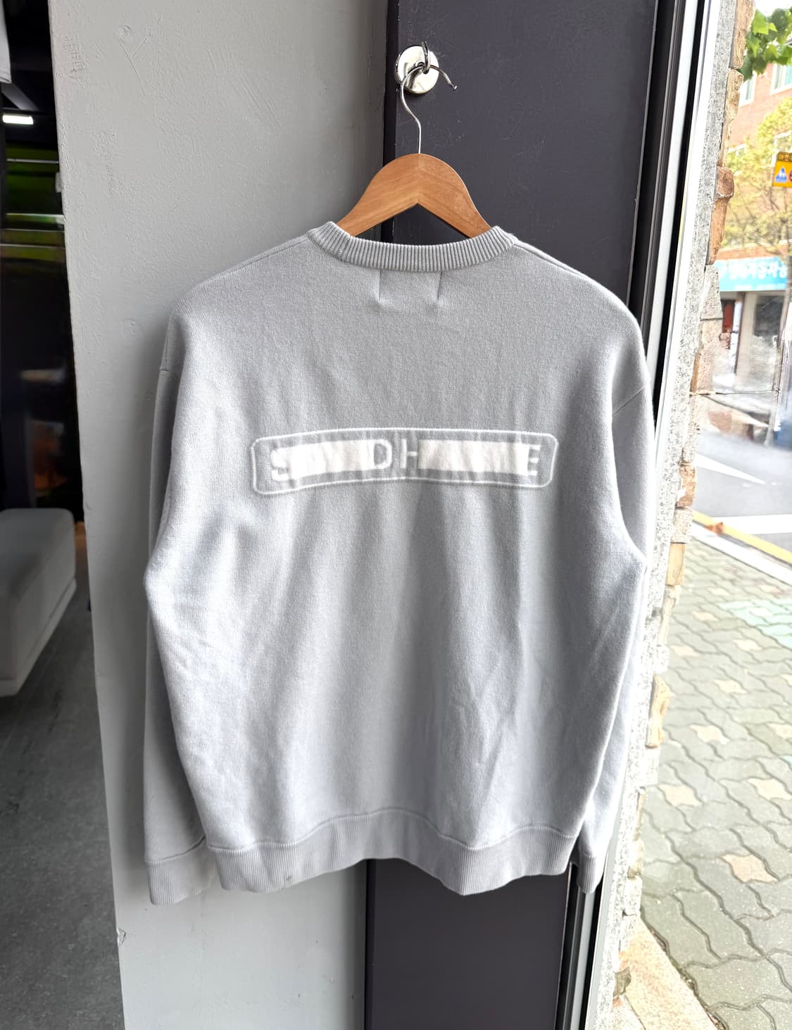 48/ 솔리드옴므 백로고 스웻 니트 상품이미지6