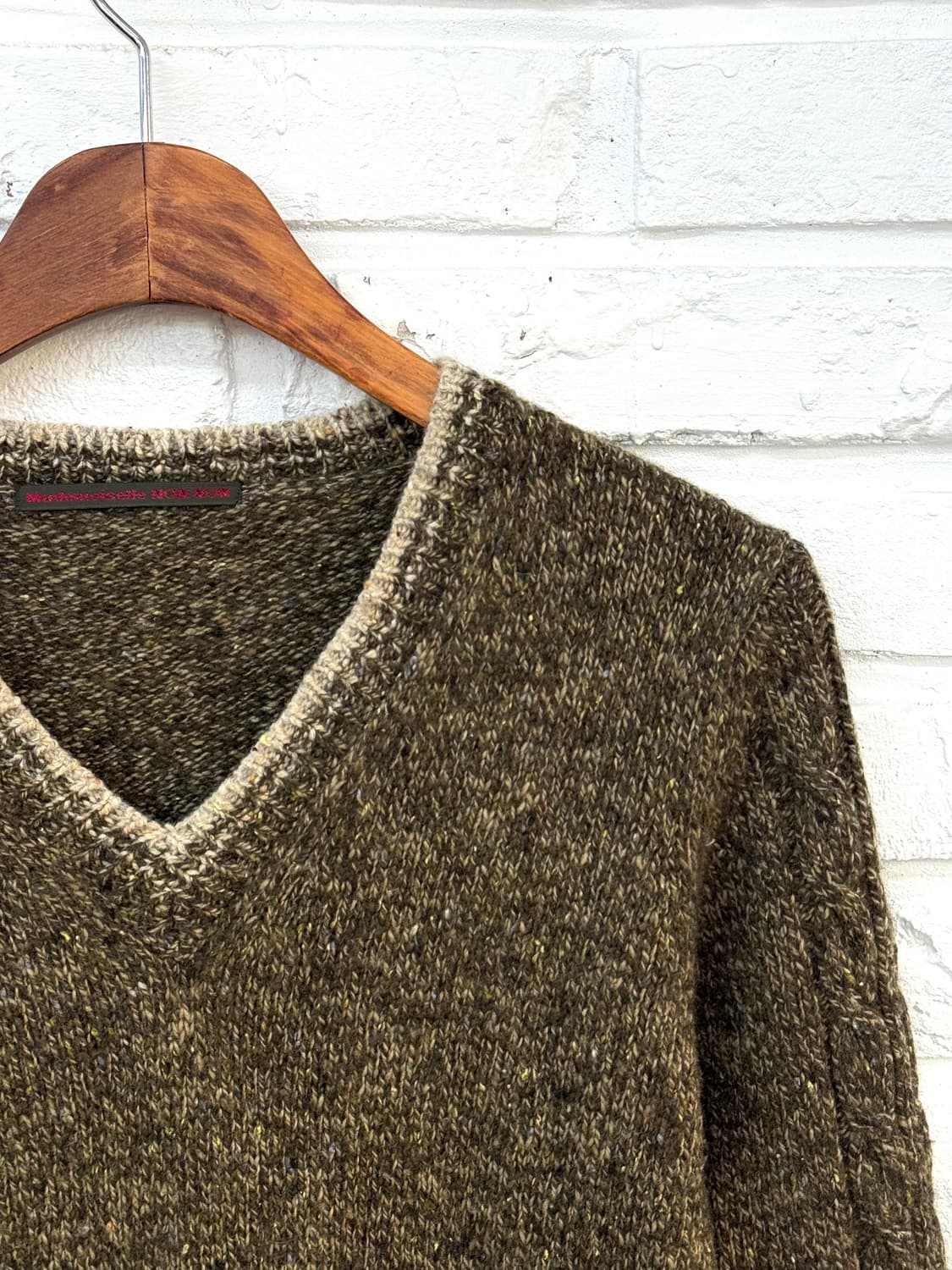 마드모아젤논논 카키 브이넥 모혼방 니트원피스 상품이미지4