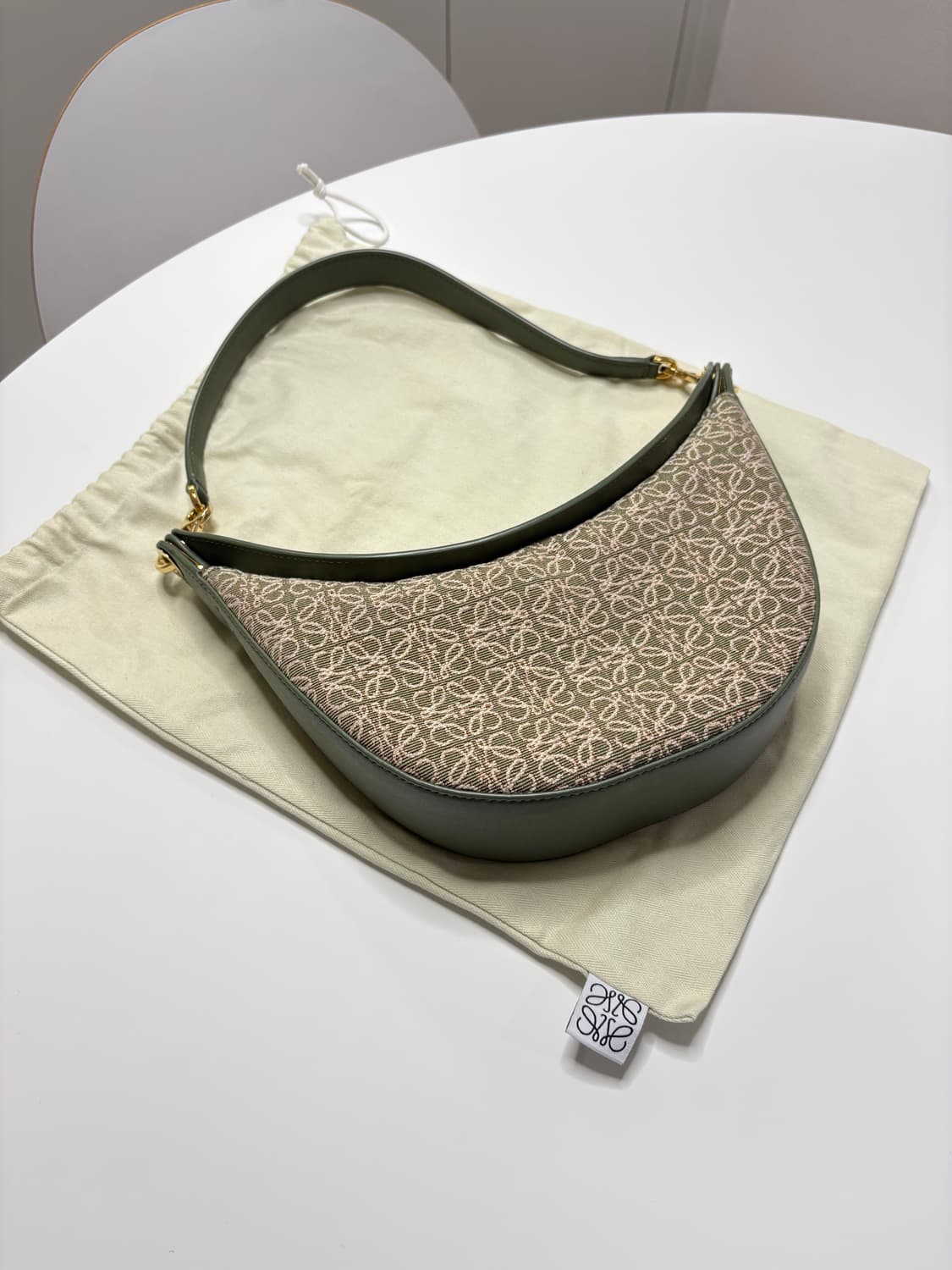 loewe 로에베 숄더백 호보백 카키 색상 상품이미지7