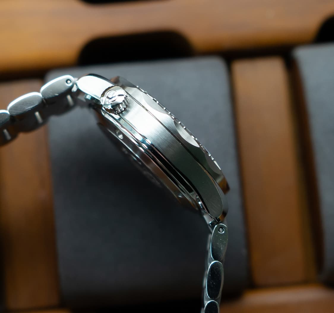 오메가 씨마스터 300 화이트골드 베젤 오토매틱 시계 상품이미지4