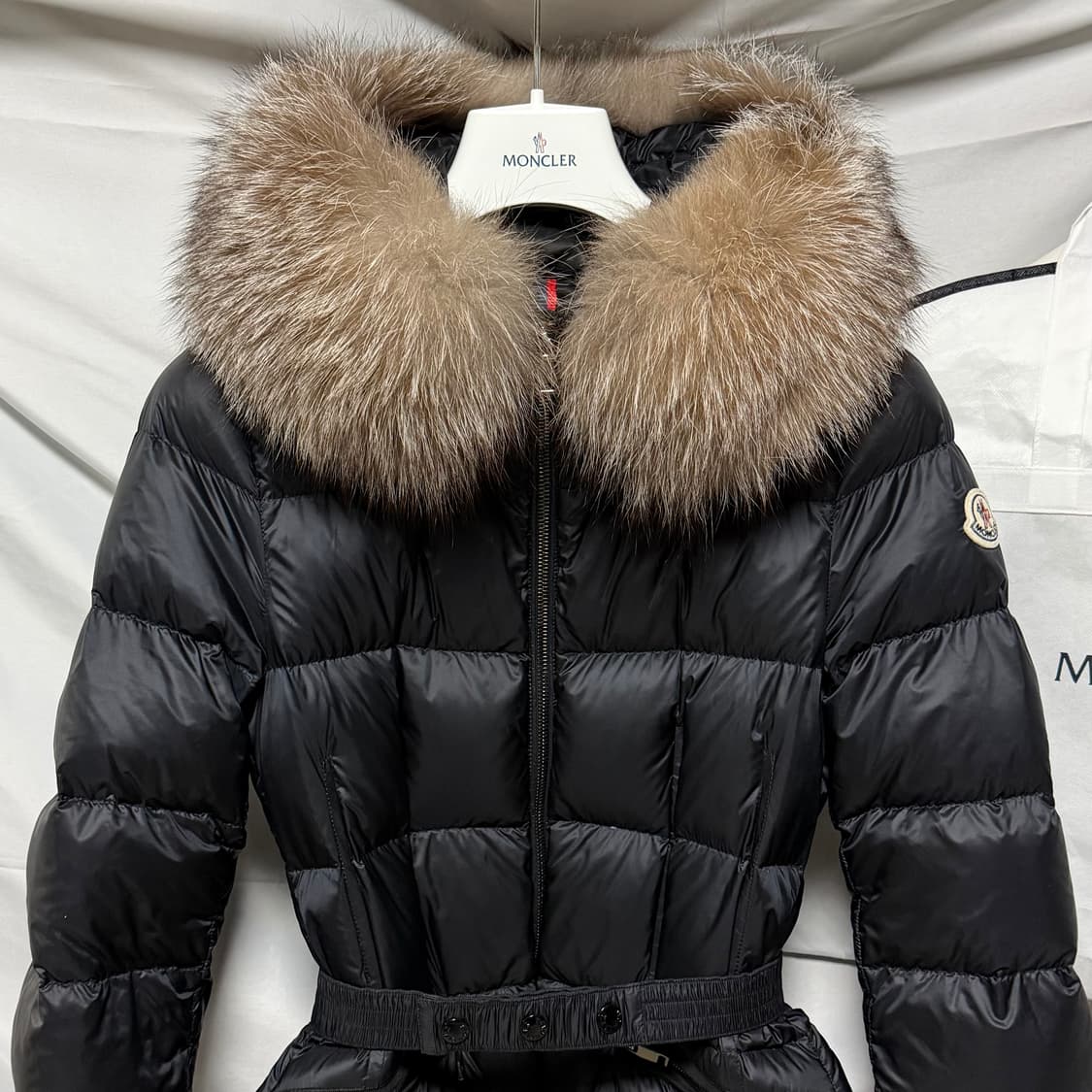 [S+급/0] 몽클레어 보에딕 여성패딩 블랙 폭스퍼 풀구성 상품이미지2