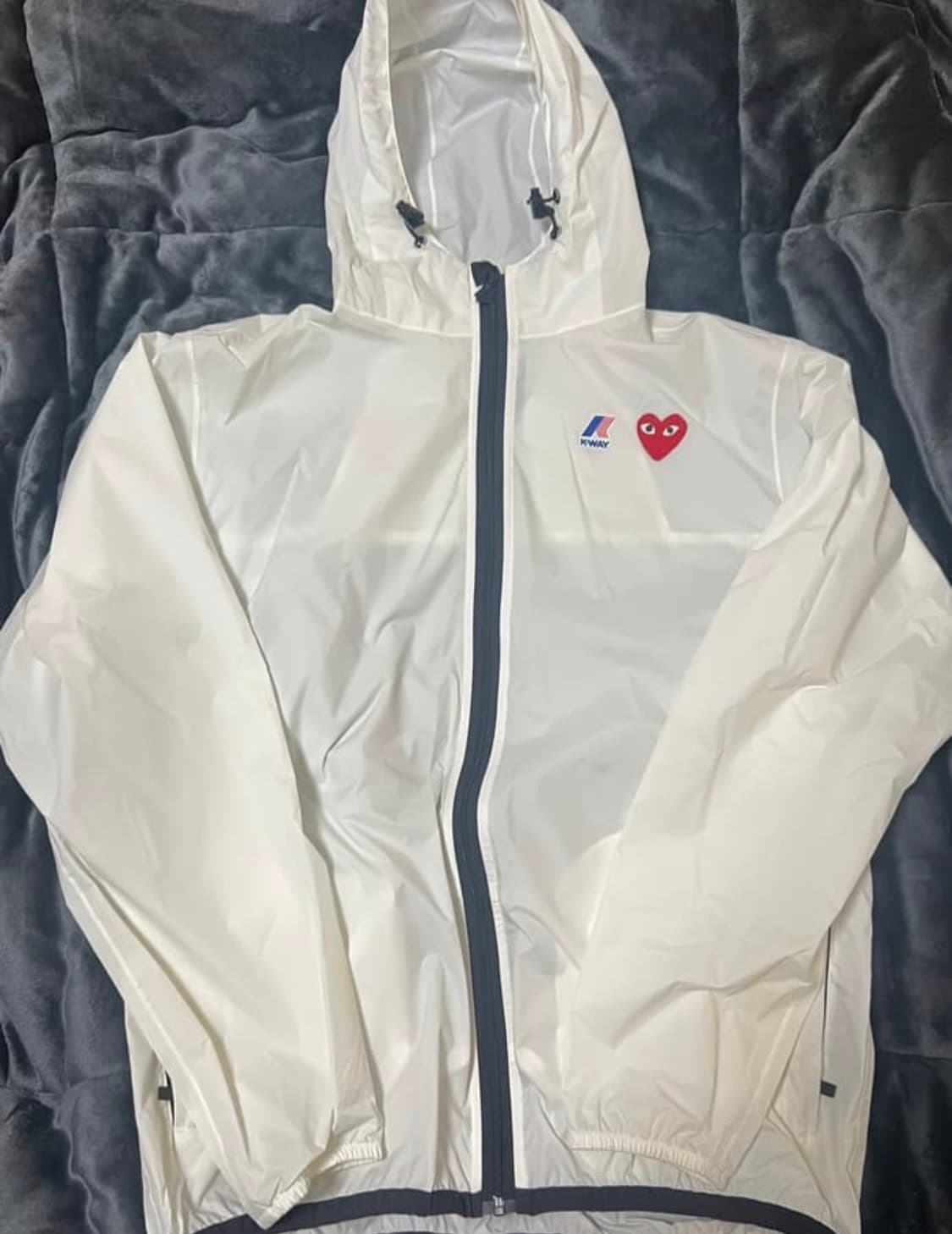 플레이 꼼데가르송 x 까웨 풀 집 자켓 화이트 상품이미지1