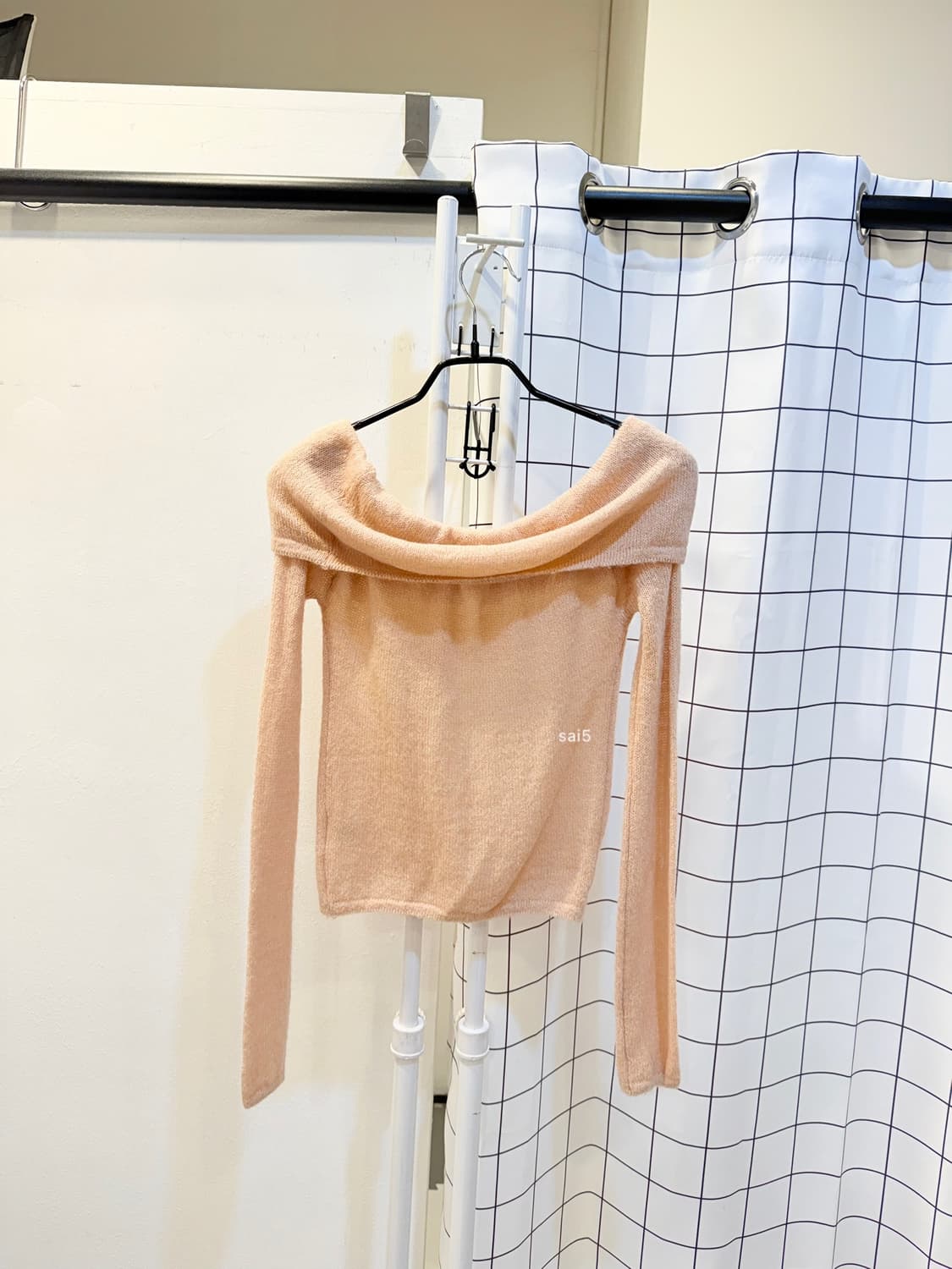 낫유어로즈 오프숄더 니트 새상품 상품이미지3