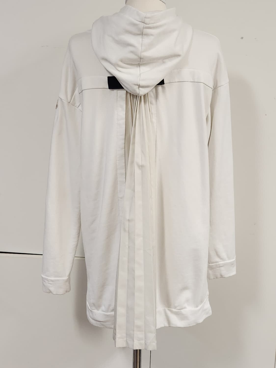 몽클레어 키즈 로고패치 크림화이트 백프릴 후드 원피스 14Y 상품이미지2