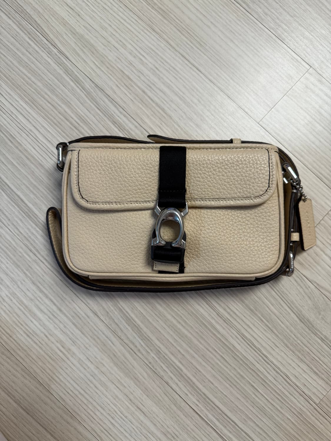 코치 벡 슬림크로스바디 새상품 상품이미지1